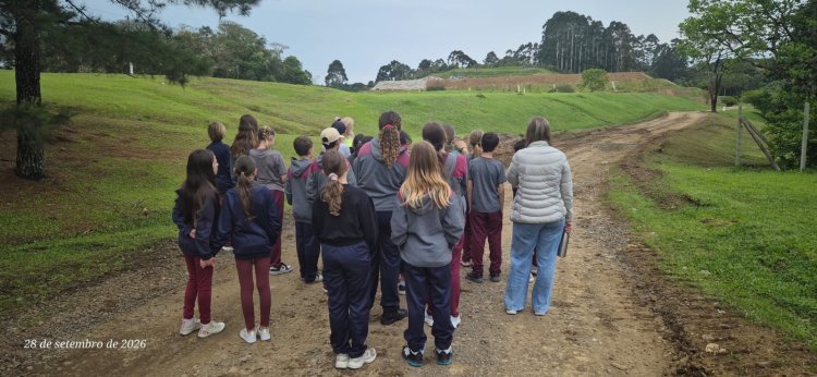Conhecimento na prática: alunos da Escola Orestes Guimarães visitam o Aterro Sanitário e a UPR