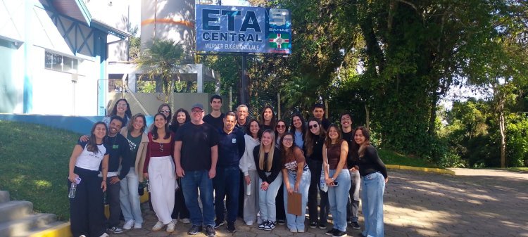 Estudantes da UFSC visitam a Estação de Tratamento de Água do SAMAE